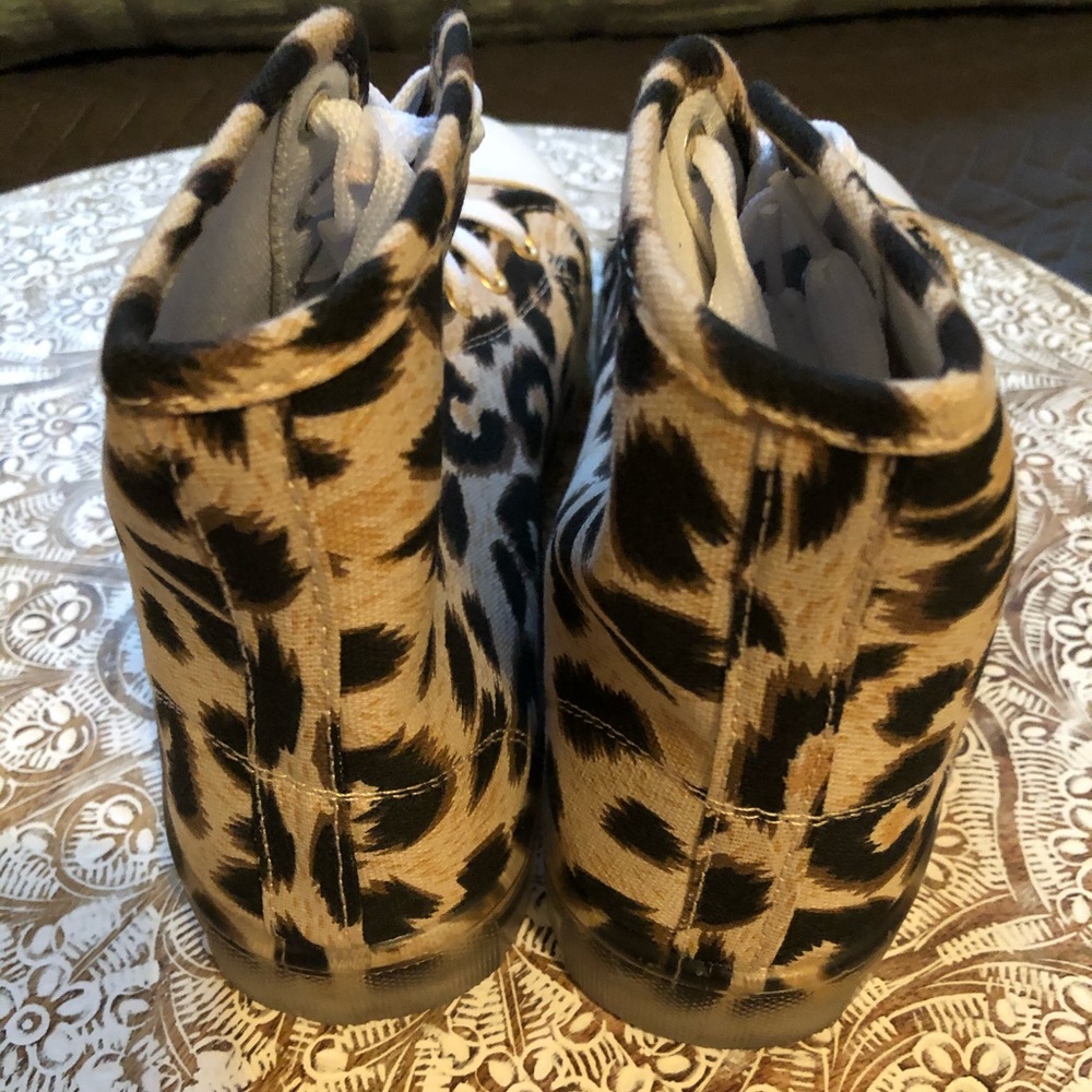 NWT Unique & Chic Leopard Print High Top Sneakers - Picture 14 of 15